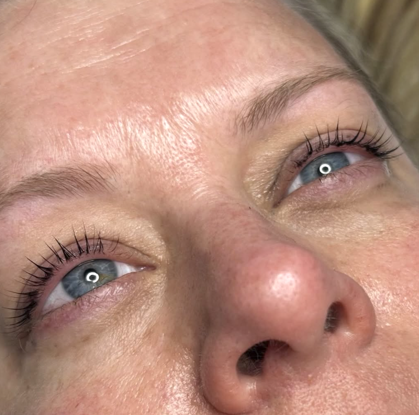 Close-up of lifted, defined natural lashes